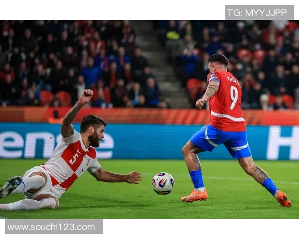 捷克多塞尔多夫战平门兴格拉德巴赫，保级之路取得新进展